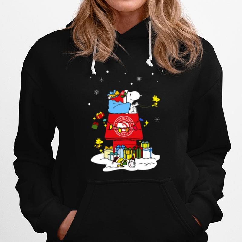 Atlanta Hawks Santa Snoopy Wish You A Merry Christmas 2022 T-Shirt