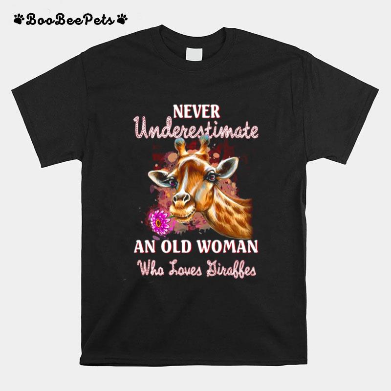 Giraffes Never Underestimate Old Woman Who Loves Giraffes T-Shirt