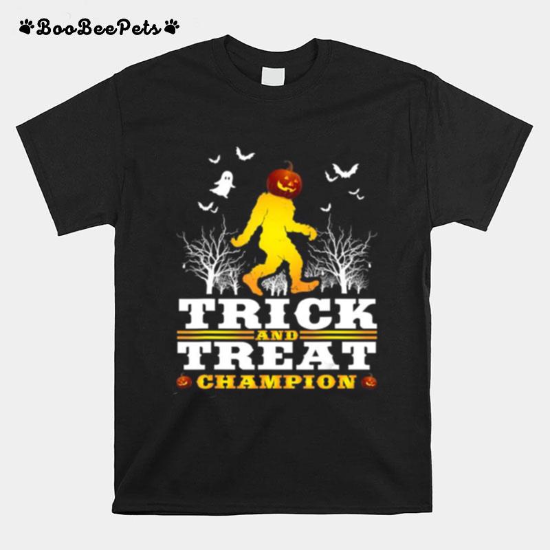 Halloween Bigfoot With Pumpkin Costume T-Shirt