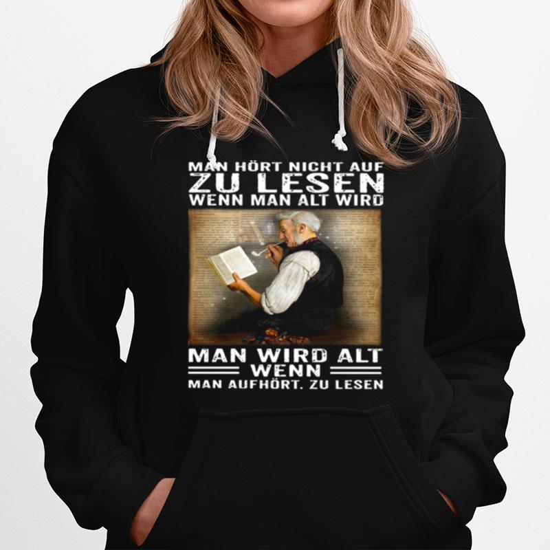 Man Hort Nicht Auf Zu Lesen Wenn Man Alt Wird Man Wird Alt Wenn Man Aufhort Zu Lesen Classic Hoodie