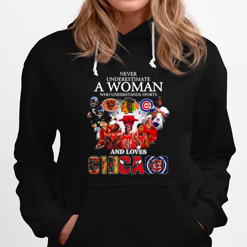 Never Underestimate A Woman Who Understands Sports And Loves Chicago 2022 Hoodie