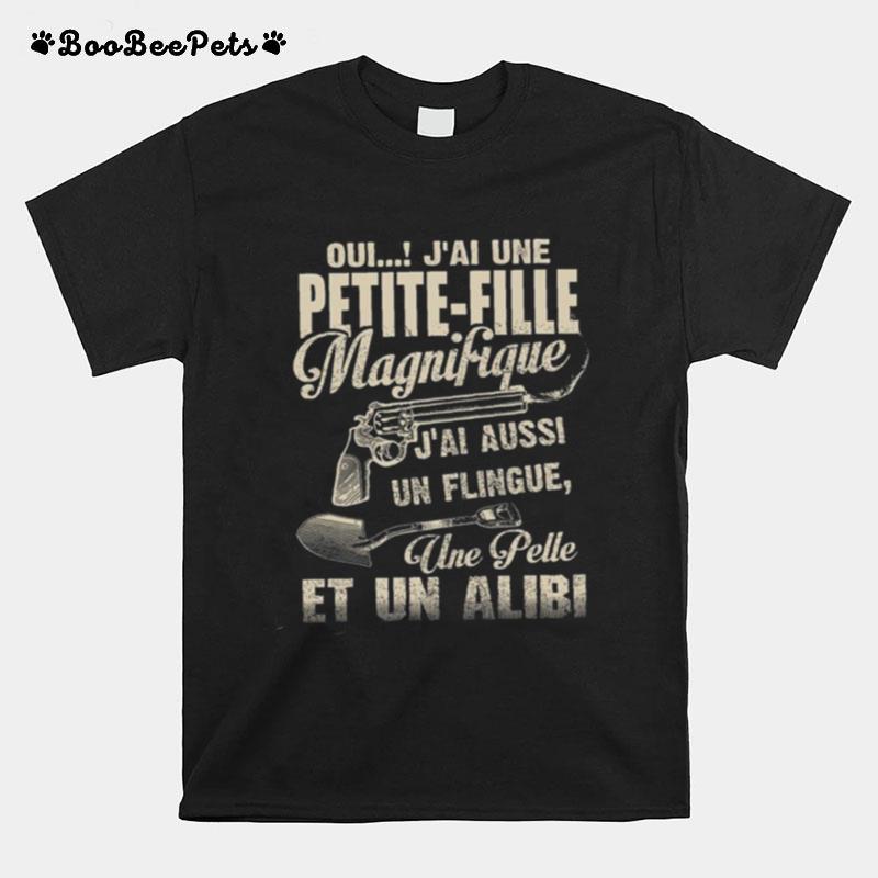 Oui Jai Une Petite Fille Magnifique Jai Aussi Un Flingue Une Pelle Et Un Alibi T-Shirt