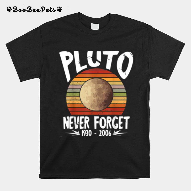 Retro Never Forget Pluto Vintage Science Geek T-Shirt
