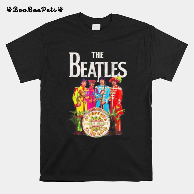 The Beatles Sgt Pepper%E2%80%99S Club Band 50 Anos Lonely Hearts T-Shirt