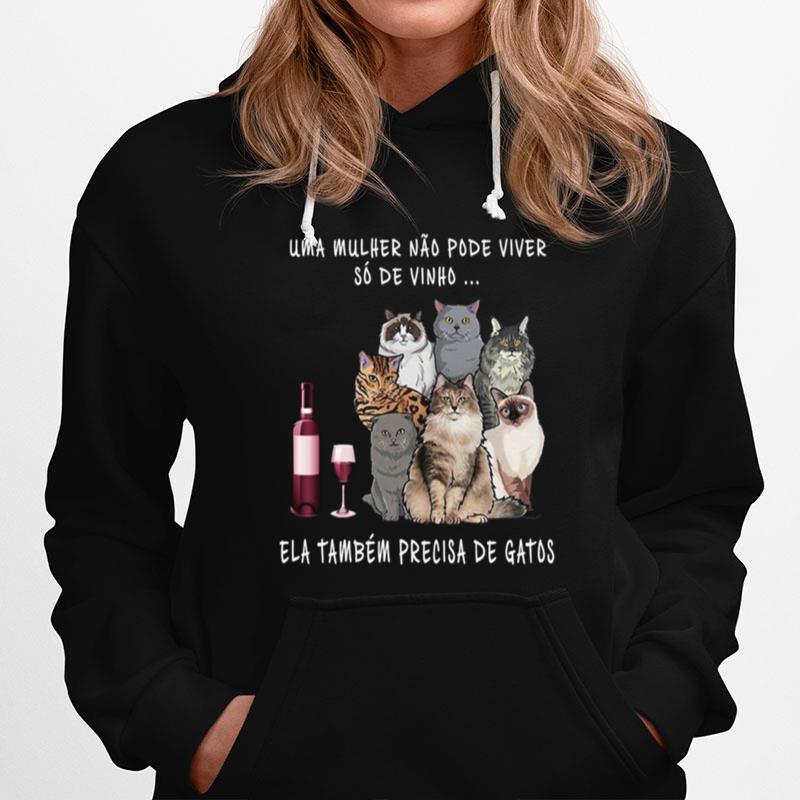 Uma Mulher Nao Pode Viver So De Vinho Ela Tambem Precisa De Gatos Hoodie