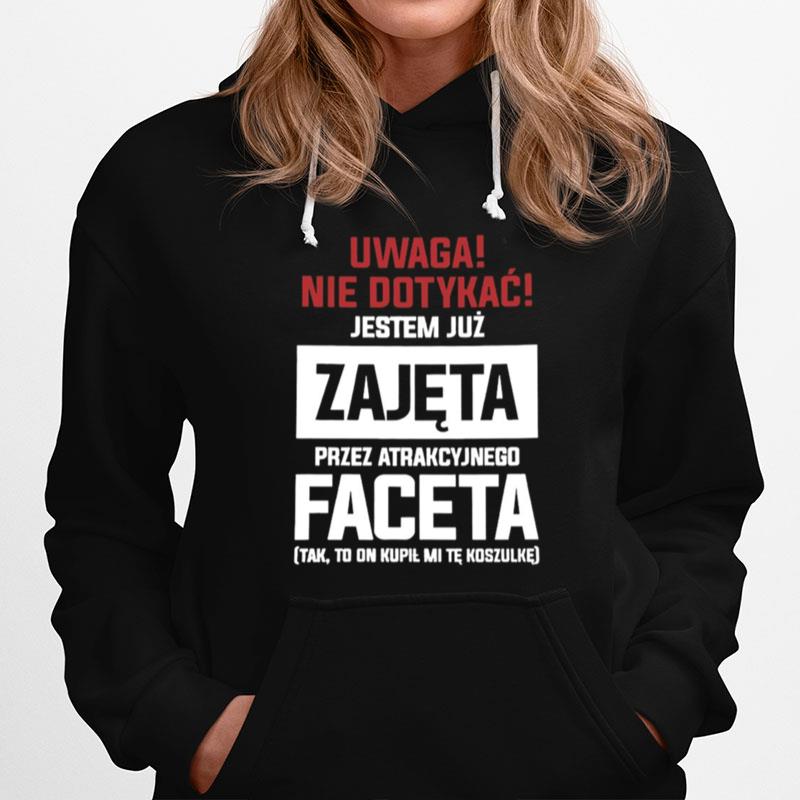 Uwaga Nie Dotykac Jestem Juz Zajeta Przez Atrakcyjnego Faceta Tak To On Kupil Mi Te Koszulke Hoodie