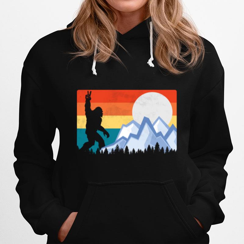 Vintage Bigfoot Sunset Hiking Outdoors Wilderness Hoodie