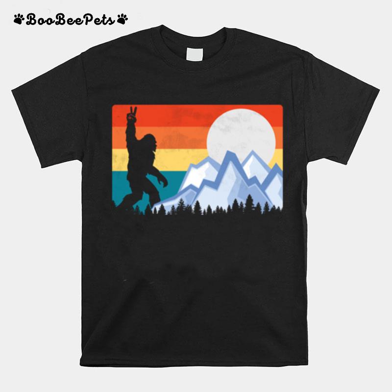 Vintage Bigfoot Sunset Hiking Outdoors Wilderness T-Shirt