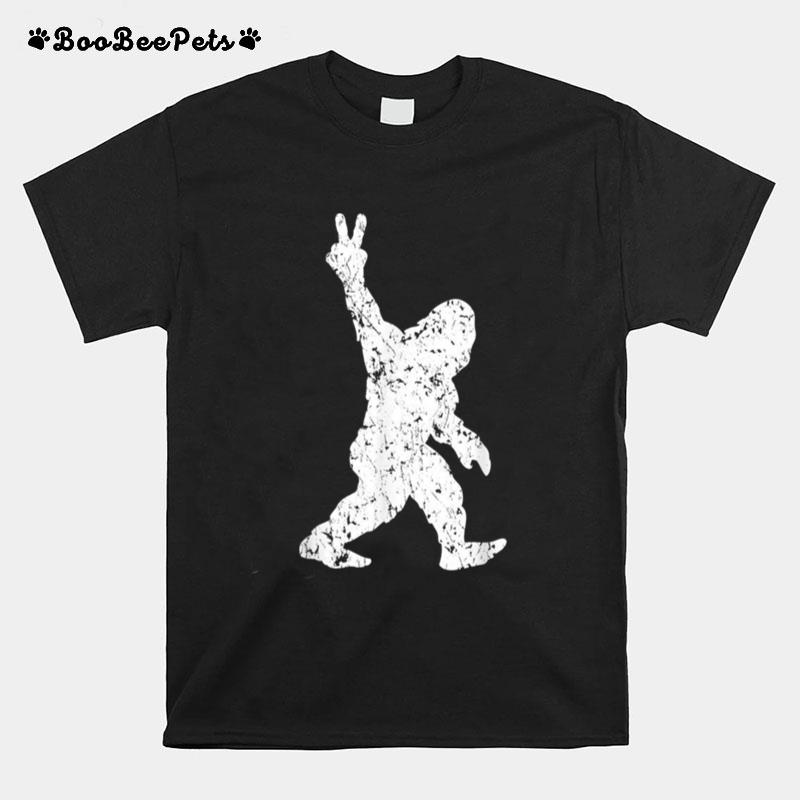 Vintage Style Sasquatch Bigfoot Peace Sign Retro Yeti T-Shirt