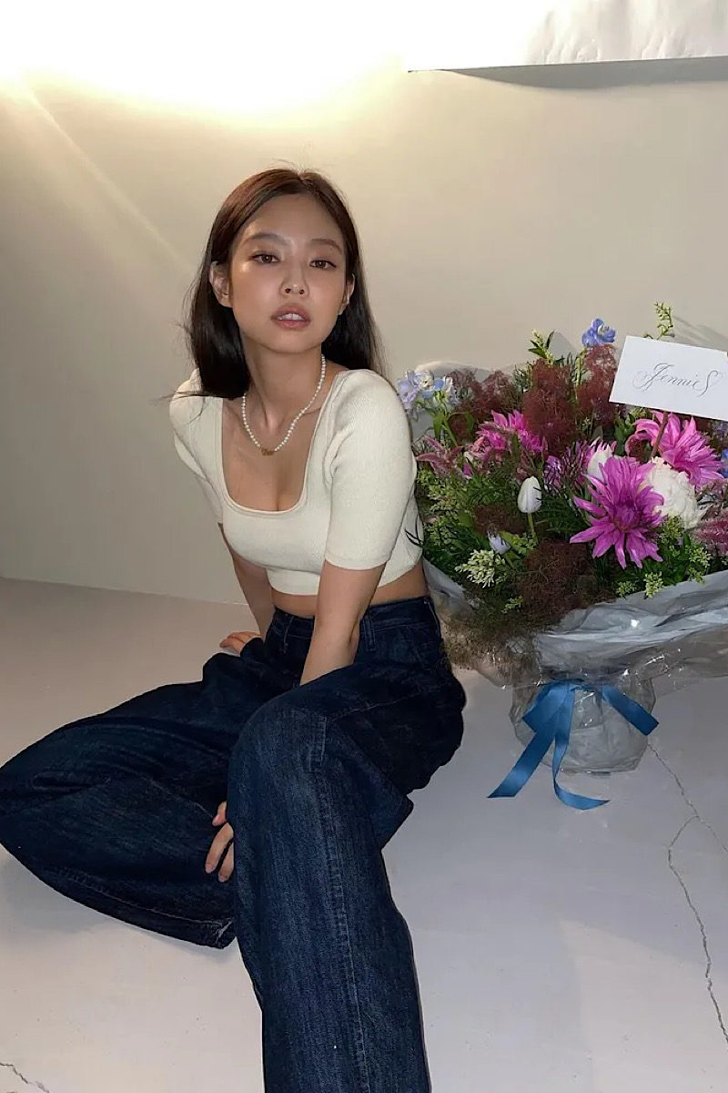 9 Ways to Wear Denim Like Jennie Kim